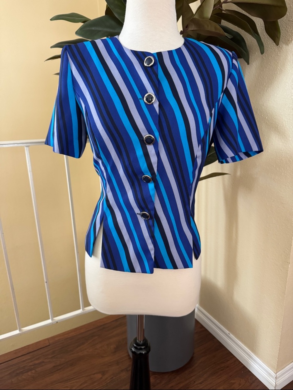 Leslie Fay Vintage Blue Multi-Stripe Short Sleeve Button Front Blouse Size 10P